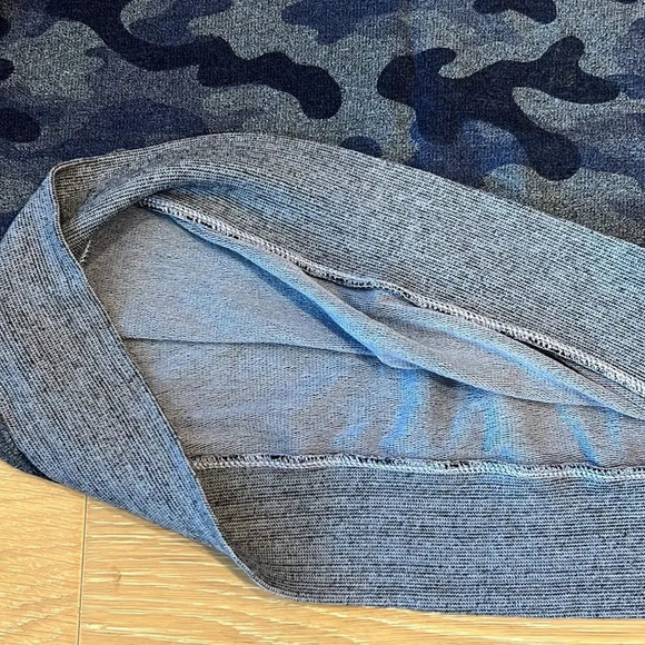 Sundry Obsessed Pullover Crewneck Sweatshirt Blue Camo Embroidered Sweater Top - Picture 7 of 12